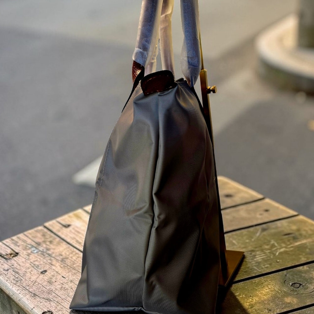 SALE!! 2026 New Designer Light Brown Medium Tote in Nylon NWT - Picture 3 of 11